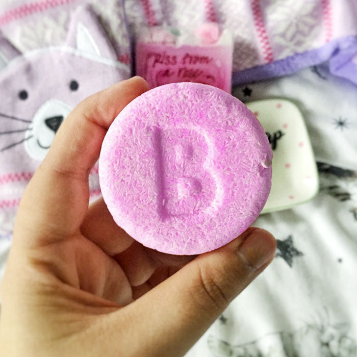 shampoo solido sin parabenos love is in the hair bomb cosmetics