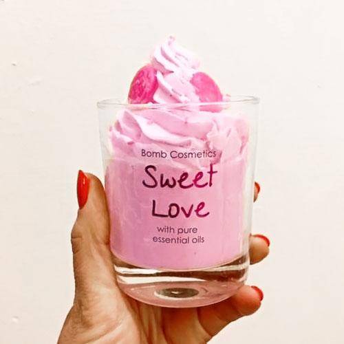 Vela Aromática en Vaso con Jazmín - Sweet Love velas Bomb Cosmetics 